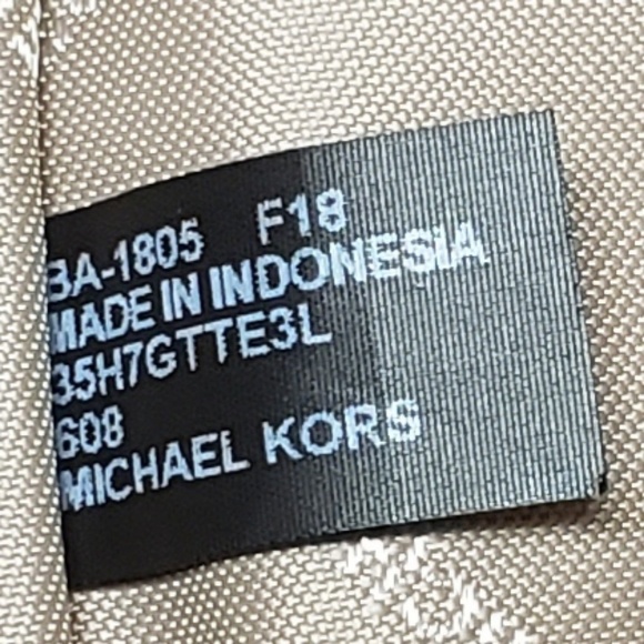 🦋🦋 Michael Kors Purse 🦋🦋 - Picture 7 of 8